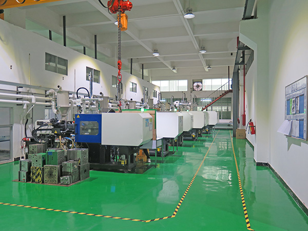 OPINOX injection molding workshop