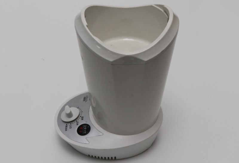 Small appliance with a white plastic housing in the OPINOX original product archive