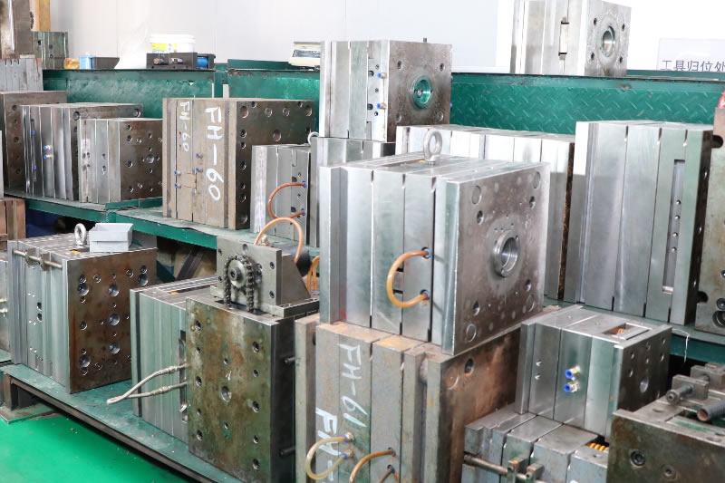 Custom Plastic Mold Manufacturing